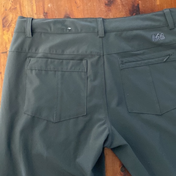 REI hiking pants. SIZE 6 - Picture 3 of 8